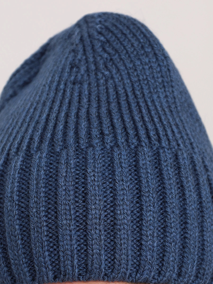 Вязаная шапка-бини синего цвета